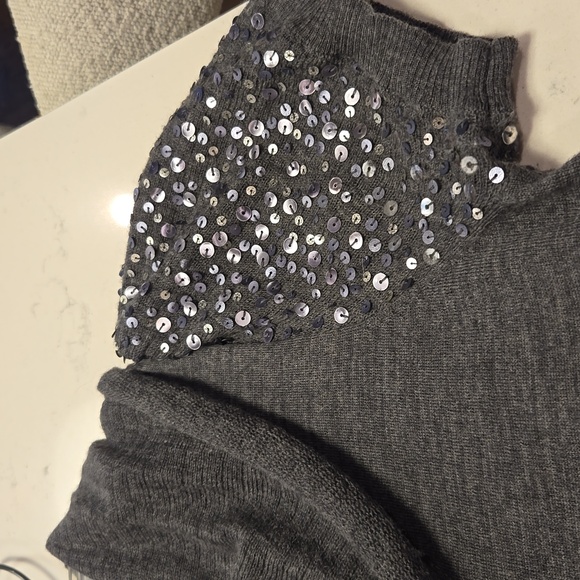 Beautiful cowl neck sequin sweater - Picture 3 of 4